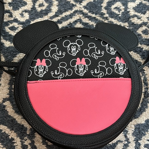 Danielle Nicole Mickey and Minnie Mouse Crossbody NWOT - Picture 2 of 5